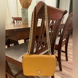 Tory Burch handbag. Tan leather. Gold chain strap. Excellent condition!!